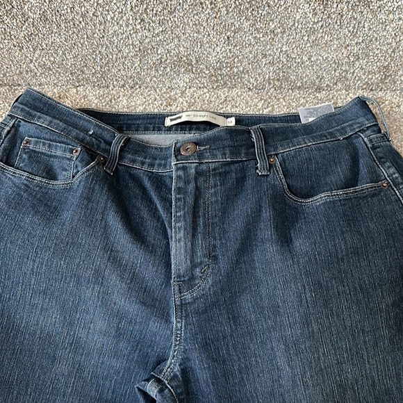 Levi’s 505 Straight Leg Dark Wash Jeans - Picture 3 of 8